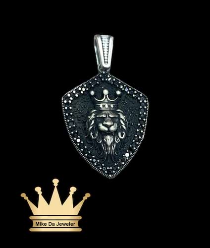 925 sterling silver solid handmade lion face pendant with background black color with cubic zirconia stone price $150 dollars 5.39 grams 1 inches