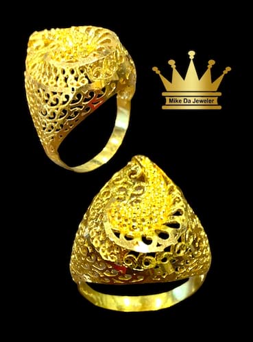 22k yellow gold ring Us size-7.5 Weight-3.560 Price $430