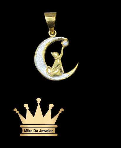18k customized moon pendant  600weight 5.07 gram size 0.75 inches