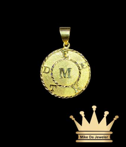 18 k customized pendant with initials price $550 dollars weight 5.2 grams size 1 inches