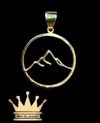 18 k handmade solid customized cut out pendant price $775 dollars weight 7.25 grams size 1.5 inches 2 mm