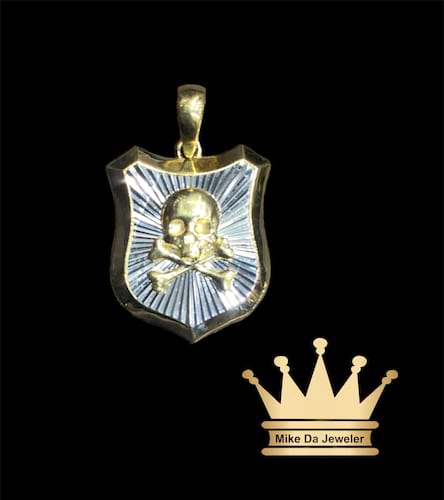 18k 3d shields pendant with skull on it background white gold price $425 dollars 0.75 inches weighs 3.61 grams
