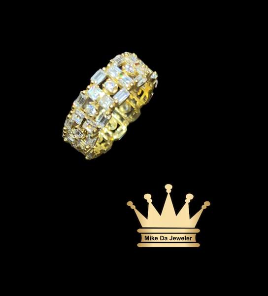 18 k yellow gold band with cubic zirconia stone  weight 3.75 grams size 5.5 6 mm