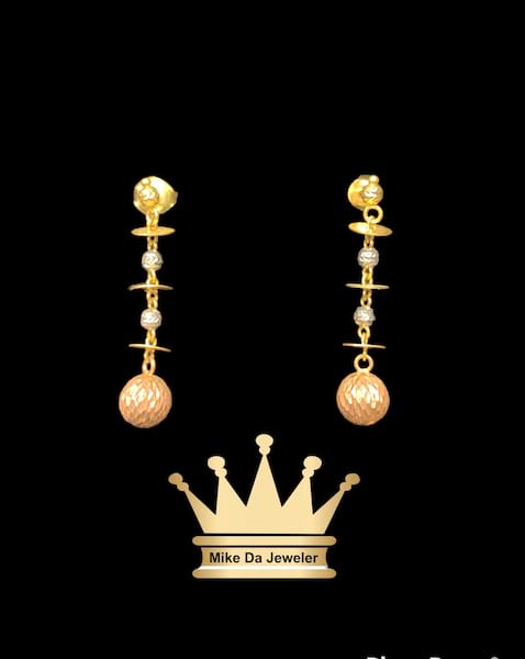 18k Gold two tone studs back long earring with moon cut bits weight 3.24 grams size 1 inches