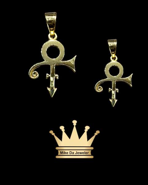 18k Customized Symbols Pendant