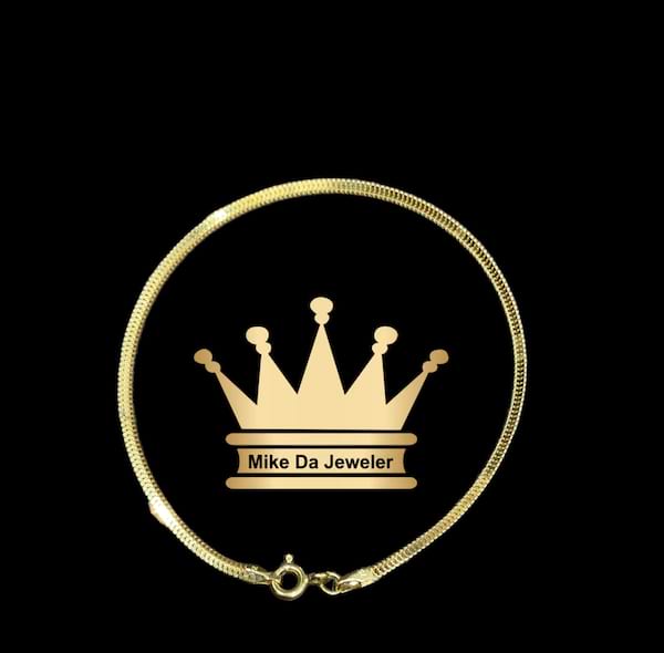 18k handmade flat design bracelet    weight 2.02 grams size 7.5 inches 2 mm