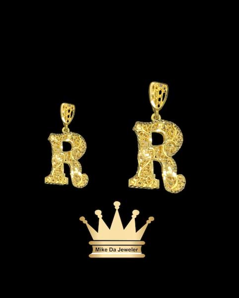 21k yellow gold 3d R initials pendant  weight 2.630 grams size 0.75inches