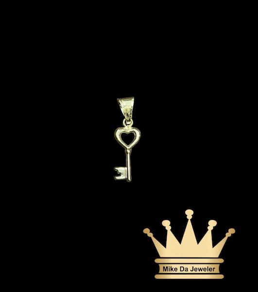 18K Lightweight 3D Key Pendant