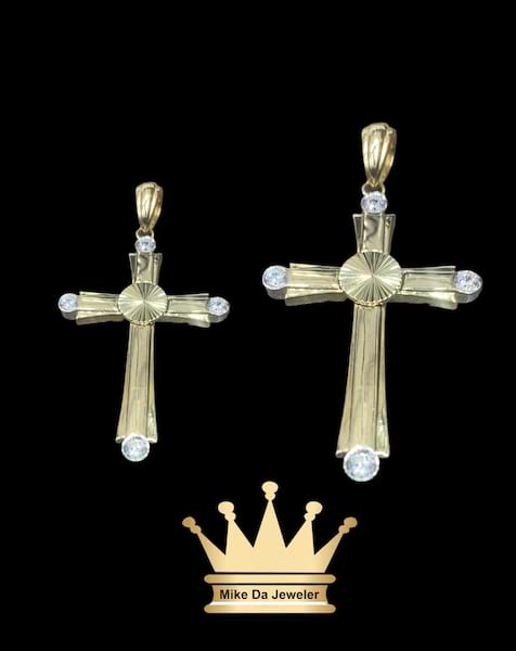 18 k handmade cross with Cuban zirconia stone  weight 7.33 grams 1.75 inches