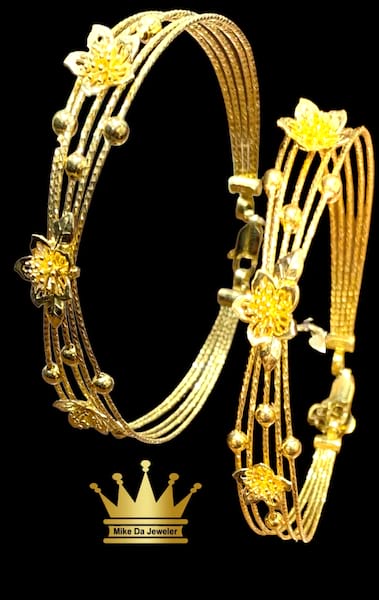 18k yellow gold free size bangles weight-8.640mg