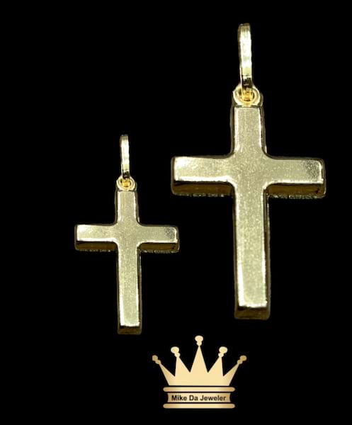 18k 3D cross both side same work  weight 1.21 gram size 0.75 inches