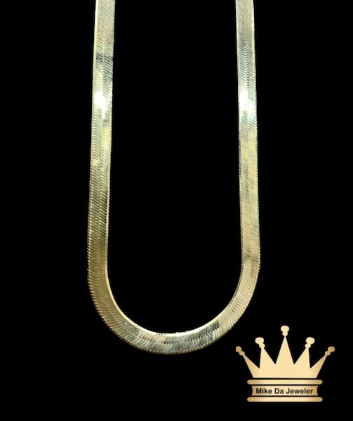 18k herringbone necklace  weight 7.40 grams 4 mm 16 inches