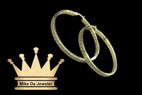 18k 3d light weight Hoop earring pair with Versace design on it    weight 2.12 gram 1.25 inches 2 mm