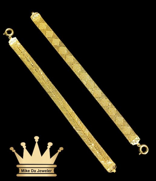 21k handmade flat bracelet with diamond cut    weight 18.18 grams size 8 inches 11.5 mm