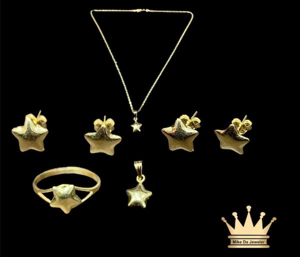 18karat gold star design female necklace set (ring charm earring pair & chain )weight 3.670