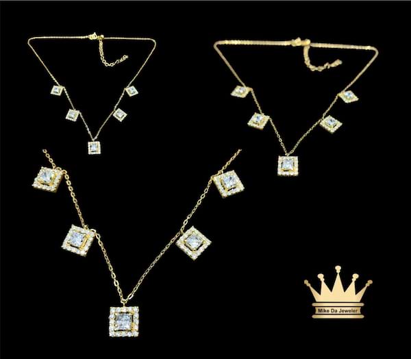 18karat gold female charm necklace adjustable size weight 6.540
