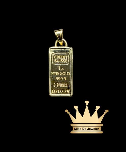 18k fine gold light weight bar pendant  weight 3.25 grams size 1 inches