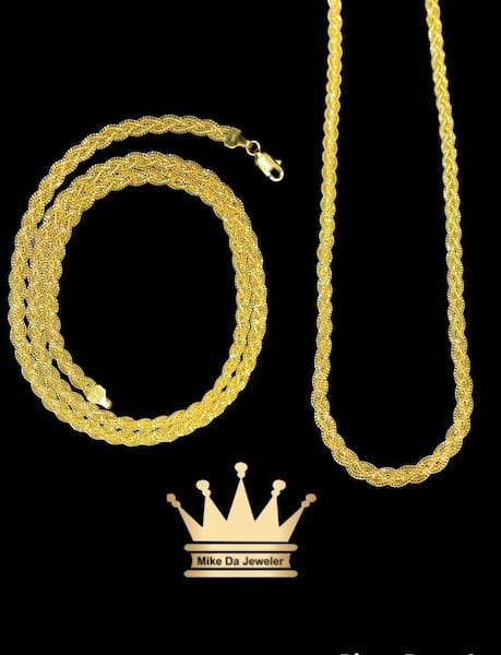 22 k flat chain  weight 12.16 gram 4 m 22 inches. Available stock 2,3.4 mm 18,20,22,24 inches
