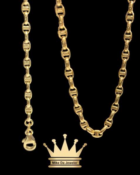 18 k Gucci link bracelet  weight 3.51 gram 2 mm 7.5 inches