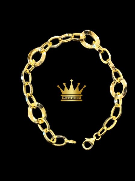 18k female bracelet   weight 4.450gram 7.5 inches longer