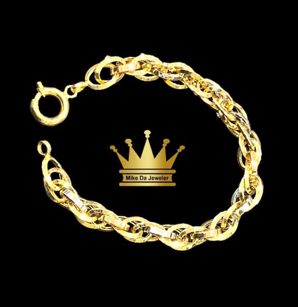 18k female bracelet   weight 7.600gram 7.5 inches longer