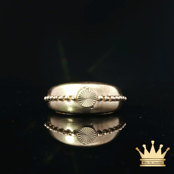 18K Gold Textured Fashion Ring – Elegant Beaded Design