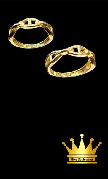 18karat gold Gucci link ring weight 2.040 size 5.25