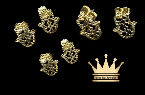 18k hamsa earring pair  weight 1.18 gram