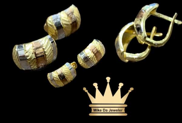 18k two tone Clip earring pair  weight 2.72 gram