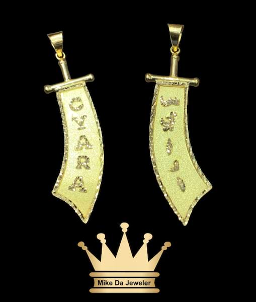 18 k solid handmade customized swords pendant with English and Arabic name on it    weight 7.75 grams 2 inches