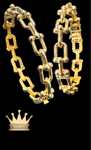 18k yellow gold bangles   weight-11.500 gram size 2inch