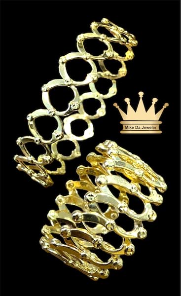 18k yellow gold adjustable magic bangles   weight-10.780 gram size 2inch