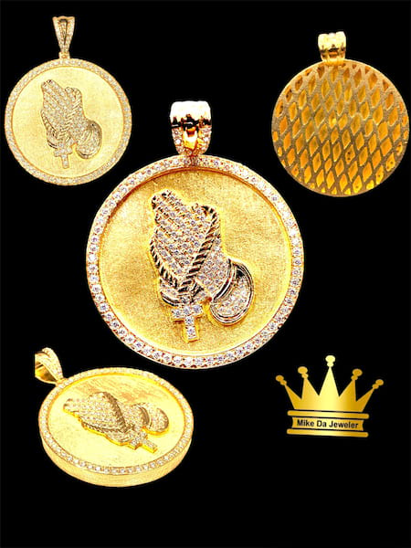 18K Yellow Gold Praying Hands 3D Pendant with Moissanite