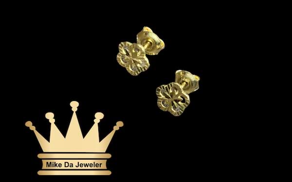 18k gold handmade female flower earrings pair    weight 0.93 grams 5 mm