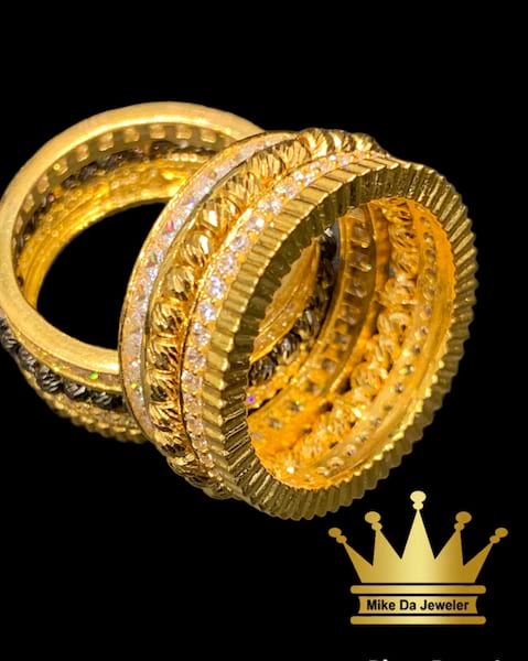 Item material 21k yellow gold RING  9.830grams with cubic zirconia