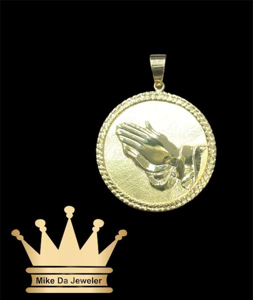 18k handmade customized pendant    weight 12.06 grams size 1.5 inches