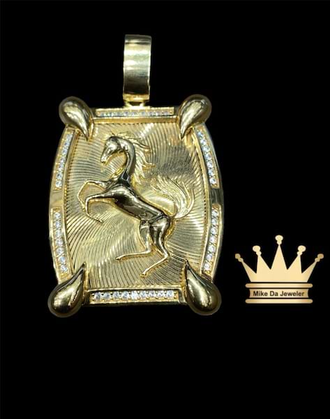 18k gold Ferrari charm   weight 20.540 size 1.5 inch