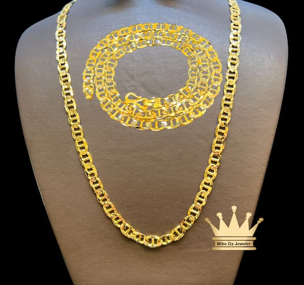 Solid 22k gold handmade Gucci link with matt finishing and diamond cuts Mike Da Jeweler’s factory work from Kuwait grams 29.07