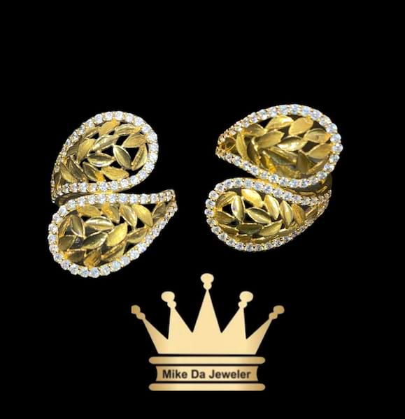 21 k yellow gold with cubic zirconia female ring weight 4.320 grams