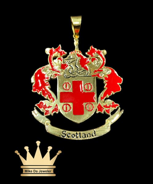 18 k handmade customized Scotland pendant with color work    weight 23.5 grams 2 inches
