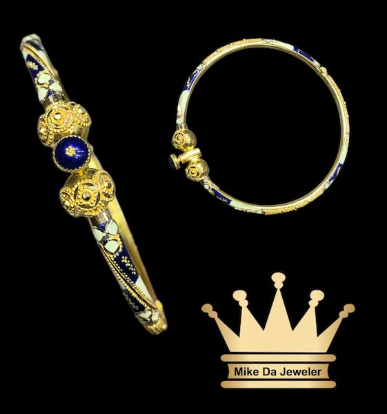 21k handmade bangle with color work    weight 11.08 grams size 60 cm thickness 3.8 mm