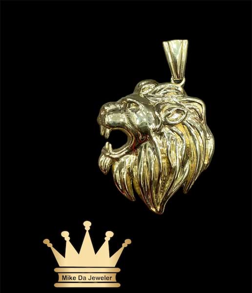 18k handmade solid lion face pendant fully polish work    weight 10.17 grams 1 inches