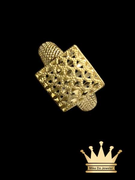 18k Gold Diamond Cut Women's Ring