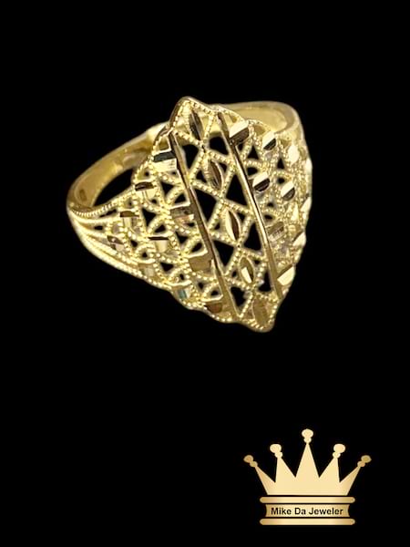18k Gold Diamond-Cut Women's Ring