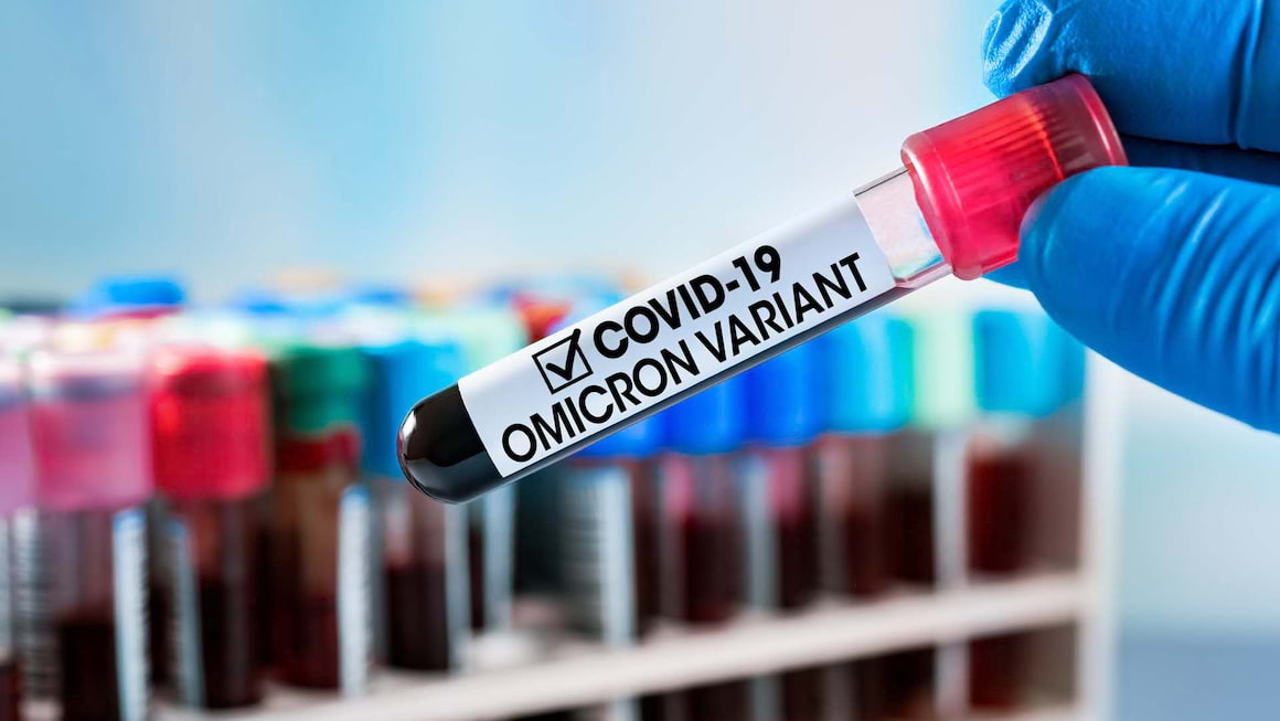 Varianta Omicron: mai contagioasa, dar neutralizata de doza booster a vaccinurilor anti-COVID-19
