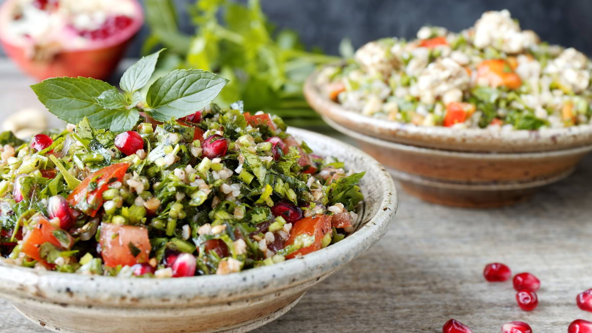 3 retete sanatoase de post: salata cu dovleac, salata tabbouleh si supa cu ardei copti