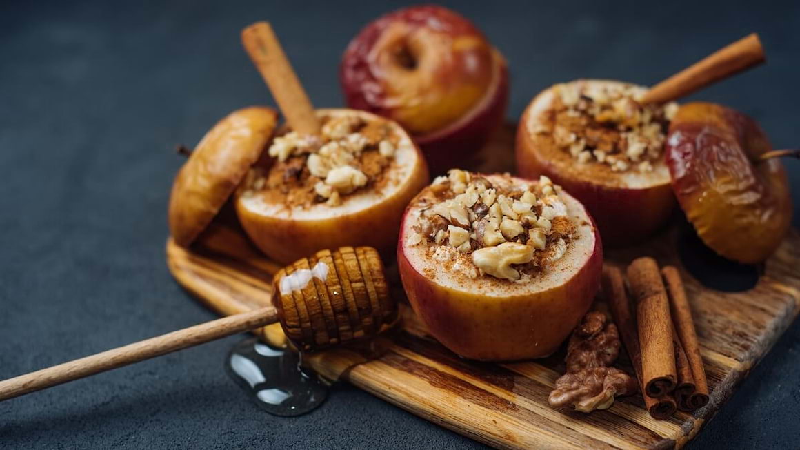 Două rețete pentru deserturi de post delicioase - mere coapte și gutui la cuptor