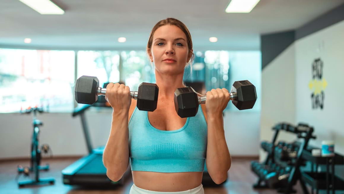 Antrenamentele cardio vs cele cu greutati - ce alegi daca vrei sa slabesti?