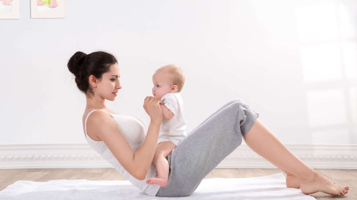 Exercitii pe care proaspetele mamici le pot face impreuna cu bebelusii
