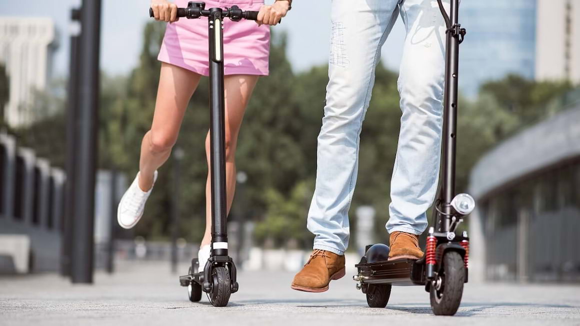 Trotineta - O modalitate distractivă și sănătoasă de a te deplasa: Beneficii, Riscuri și Reglementări